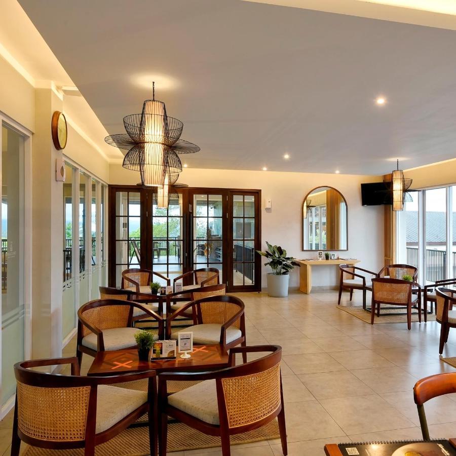 The Balcone Suites & Resort Bukittinggi Exteriör bild