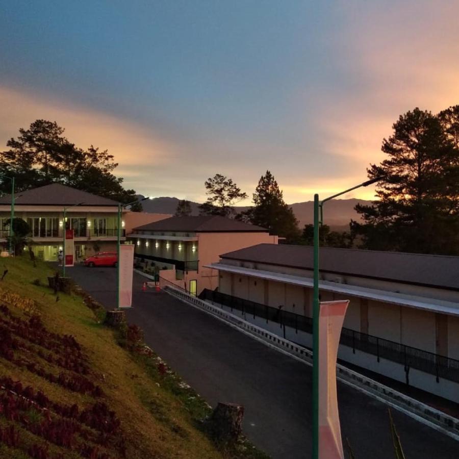 The Balcone Suites & Resort Bukittinggi Exteriör bild